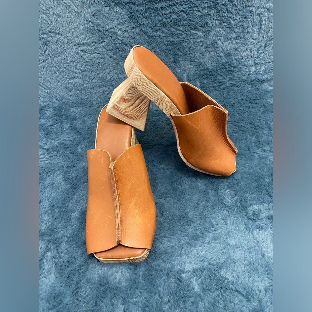 Women's Tan Leather Open-Toe Mules